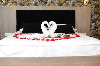 Отель MELISS EVENTS Крайова Номер с кроватью размера "queen-size" и гидромассажной ванной-12